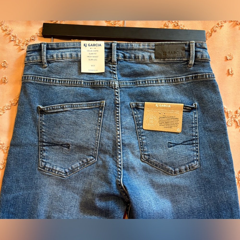 Garcia Women's Blue Cropped Jeans - Picture 8 of 12